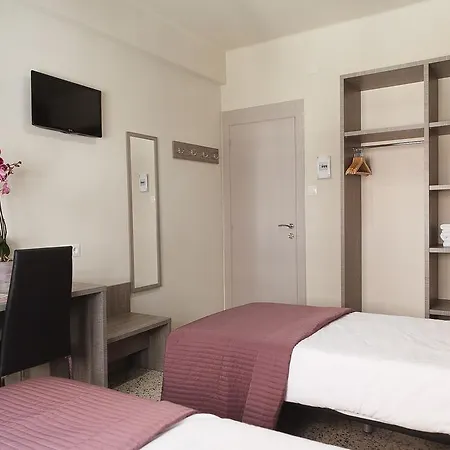 Fonda Montserrat Guest house 2*