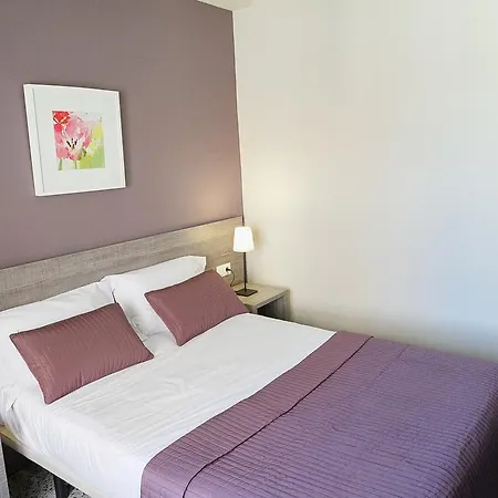 Fonda Montserrat Guest house