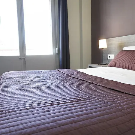 Fonda Montserrat Guest house 2*