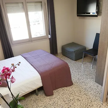 Fonda Montserrat Guest house 2*